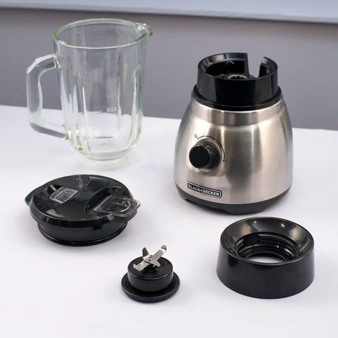 Licuadora BLACK+DECKER Tricuadora negra con 750W de potencia, jarra de vidrio de 1.5L, vaso personal de Tritán de 500ml y cuchillas cuádruples de acero inoxidable.