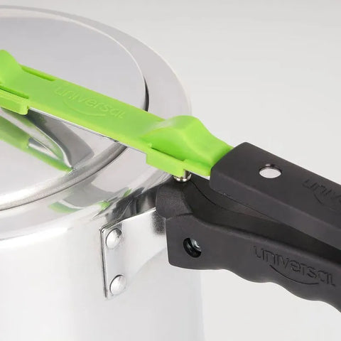 Olla a presión Universal de 4 litros con cierre interno, fabricada en aluminio con válvula de seguridad y pesa de regulación.