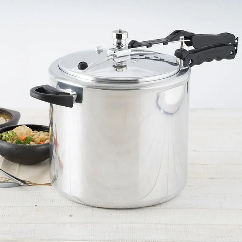Olla a presión Universal LPC de 13 litros con cierre interno, fabricada en aluminio con mangos de baquelita.