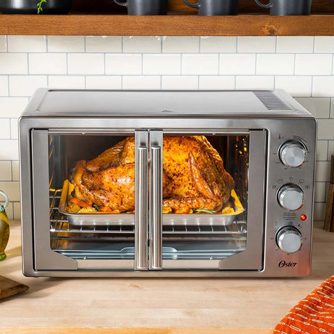 Horno con Freidora de Aire Oster® 42L con 5 funciones pre-programadas, recubrimiento antiadherente, puertas estilo francés y control de temperatura ajustable hasta 230°C.