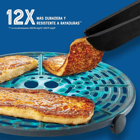 Freidora de Aire Digital Oster® 4L con revestimiento antiadherente DiamondForce, panel digital y 7 funciones preprogramadas para cocinar una variedad de alimentos de forma rápida y saludable.