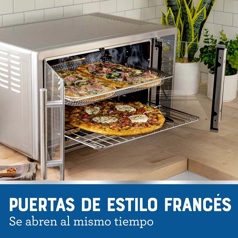 Horno Digital con Freidora de Aire Oster® 42L con 10 funciones pre-determinadas, capacidad de 42L, recubrimiento antiadherente, función de freír al aire con hasta 99.5% menos aceite, pre-calentamiento rápido, y puertas francesas.
