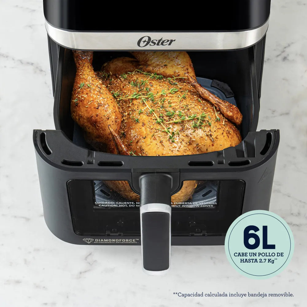 Freidora de Aire Digital Oster® DiamondForce 6L con recubrimiento antiadherente, 10 programas automáticos, bandeja extraíble, y ventana de visualización para una cocción fácil y rápida.