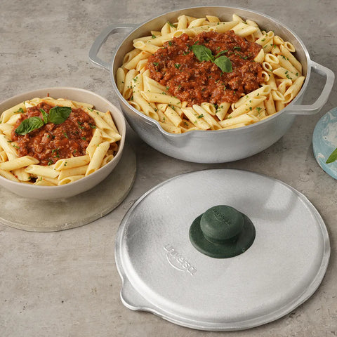 CALDERO FUNDIDO UNIV +TF C/VERTEDE 24CM