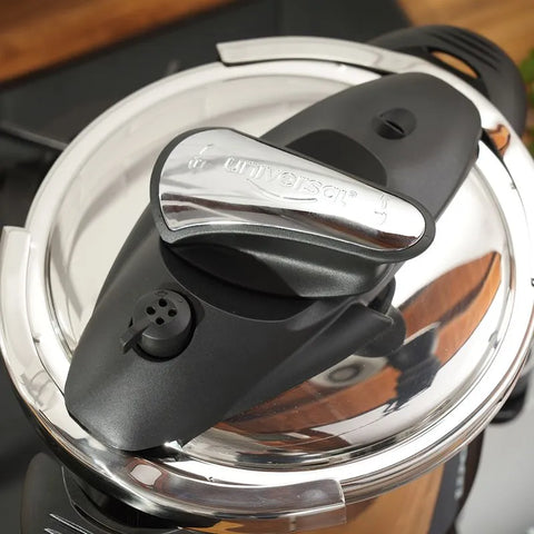 Olla a presión de acero inoxidable de 6 litros con sistema abre fácil y cinco sistemas de seguridad.