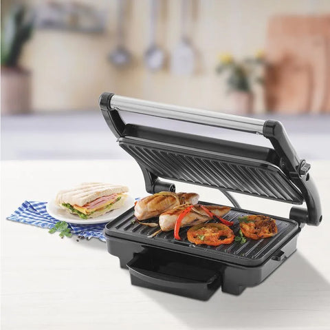 Sanduchera Universal Panini Grill con placas antiadherentes, cierre seguro, indicadores luminosos y diseño de acero inoxidable.