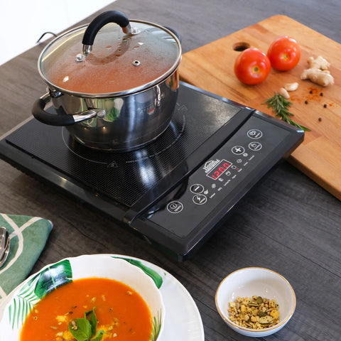 Estufa de inducción de 1 puesto Home Elements con base antideslizante, funciones preestablecidas y ajuste de temperatura de 80°C a 270°C.