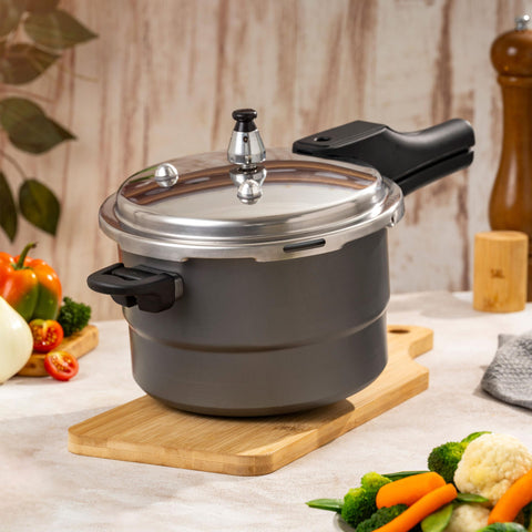 Olla a presión anodizada de 5.6 litros Home Elements, con sistemas avanzados de seguridad, cuerpo resistente a altas temperaturas y diseño de lujo, ideal para cocción rápida y saludable.