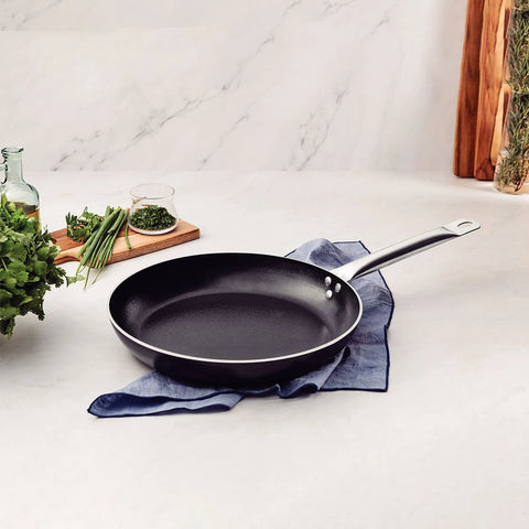 Sartén Tramontina Piamonte de 30 cm con revestimiento antiadherente Starflon Excellent y mango de acero inoxidable.