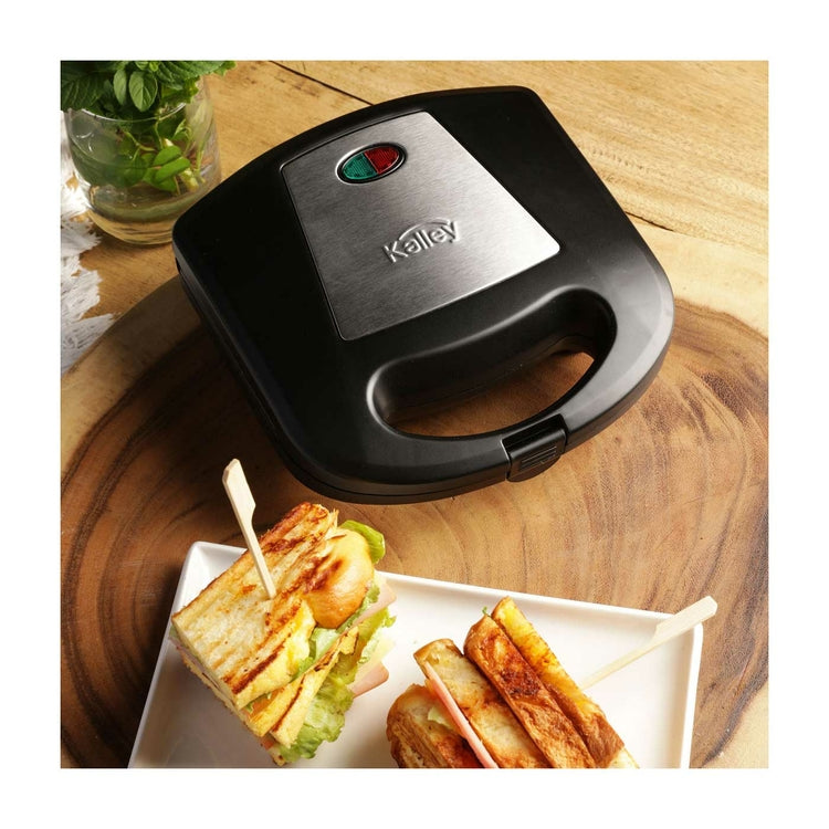 Sanduchera KALLEY Panini Negra con placas antiadherentes y sistema de cierre con seguro desprendible.