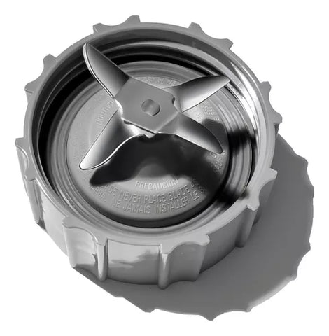 Licuadora BLACK+DECKER DuraPro blanca de 550W con jarra de vidrio de 1.25L, 2 velocidades, función de pulso y cuchillas de acero inoxidable resistentes.