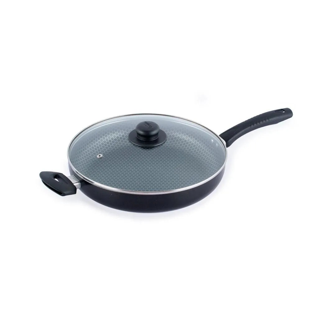 Sartén 6 Ultra de 30cm con recubrimiento antiadherente estampado y tapa de vidrio templado, ideal para cocinar de forma saludable y baja en grasa.